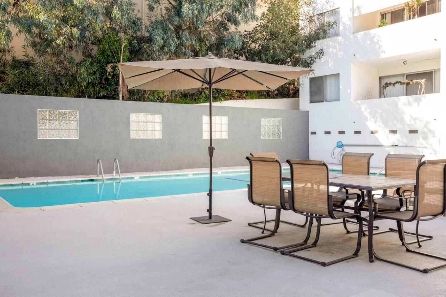 Brentwood 2br W Outdoor Pool Nr Shops Lax-146 Apartamento *