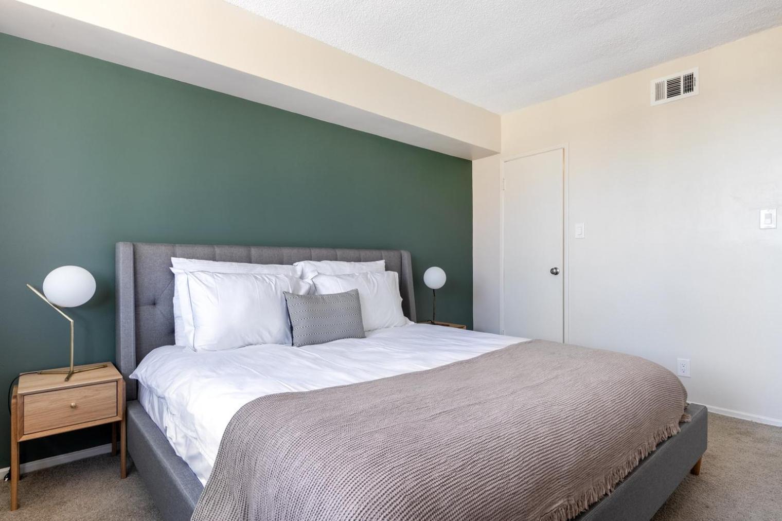 Brentwood 2br W Outdoor Pool Nr Shops Lax-146 Apartamento