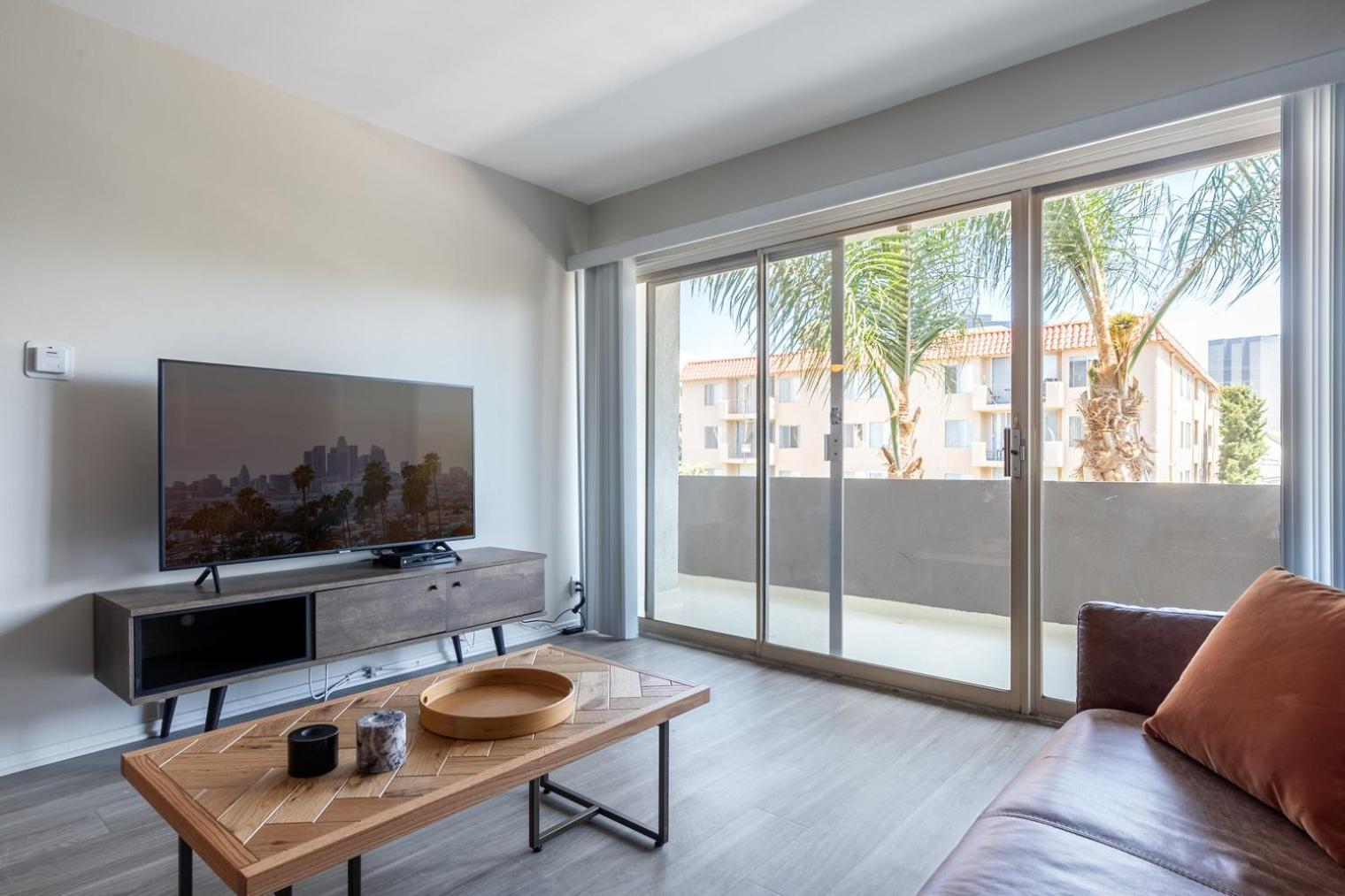 Brentwood 2br W Outdoor Pool Nr Shops Lax-146 Apartamento
